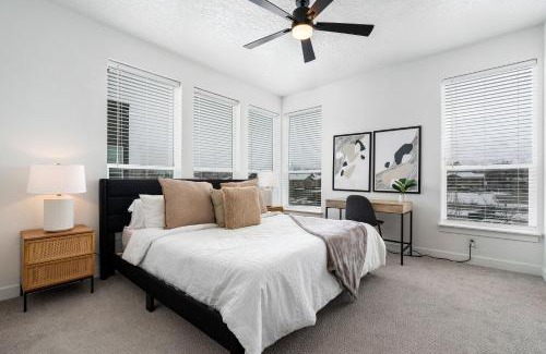 Draper Apartment | Stunning Modern Luxury Townhome in Central Locale