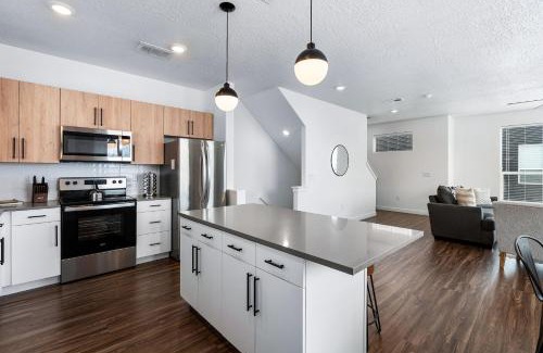 Draper Apartment | Stunning Modern Luxury Townhome in Central Locale