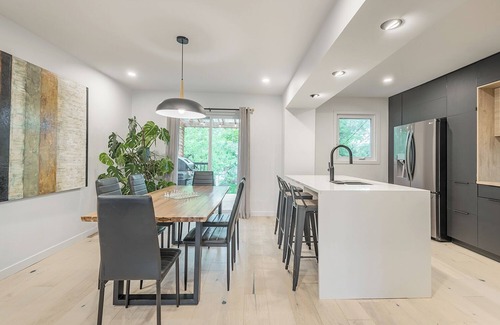 Brossard House | Stunning Modern New House 15 Min From Downtown