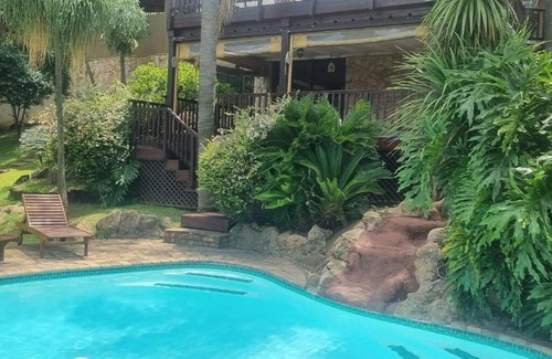 Glenvista Villa | Stunning Modern Rental Villa with Golf Course view