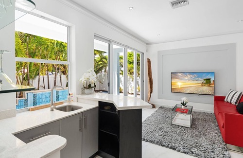 Tarpon River House | Stunning Modern Luxury Home with Pool & Roof Deck with Hot Tub