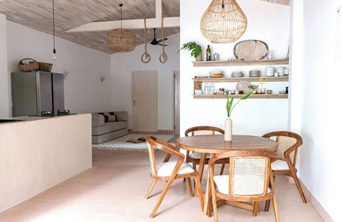 Kathaluwa Villa | Stunning Modern Villa + Private Pool 250m to Sea