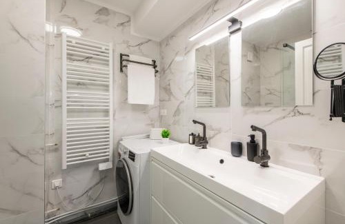 Quartier des Grandes-Carrieres Apartment | Stunning Montmartre - Amazing View - Fully Renovated