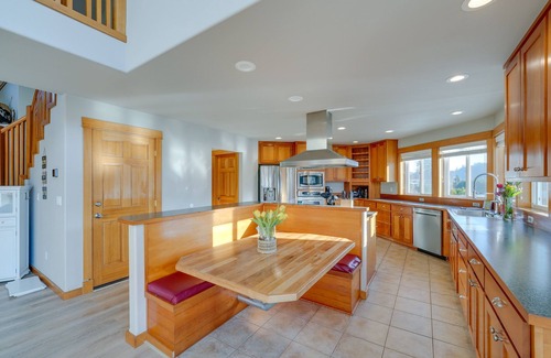 Big Lake House | Stunning Mount Vernon Home w/Big Lake Views!