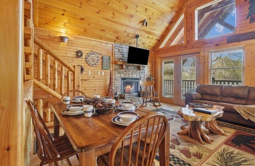 Hemlock Hills Cabin | Stunning Mountain Cabin w/Hot tub