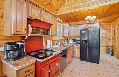Hemlock Hills Cabin | Stunning Mountain Cabin w/Hot tub