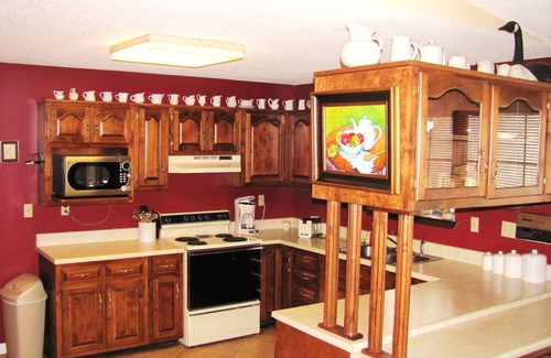 Montlake House | Stunning Mountain Lake, Private Forest, Beautiful 4 BR & 4 BA