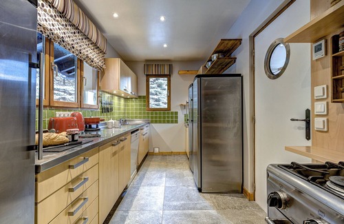 Les Houches Ski Chalet | Stunning mountain-side chalet, 7-bedrooms, Pool & Spa