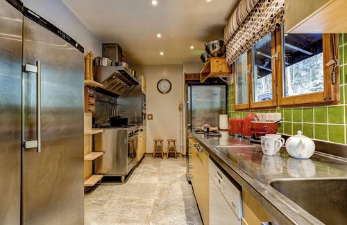 Les Houches Ski Chalet | Stunning mountain-side chalet, 7-bedrooms, Pool & Spa