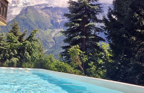 Les Houches Ski Chalet | Stunning mountain-side chalet, 7-bedrooms, Pool & Spa