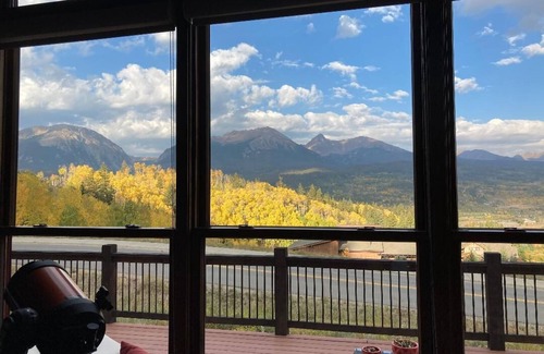 Silverthorne House | Stunning Mountain Escape - easy access to Keystone, Breckenridge, Copper, & Vail
