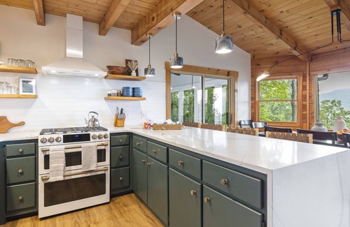 Blairsville Cabin | Stunning Mountain Views Cabin on 14 acres! Hot tub, Game room, 5mi to town.