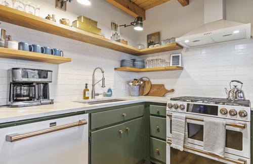 Blairsville Cabin | Stunning Mountain View Paradise Cabin! HOT TUB, Master Suite, 5 Miles to town.