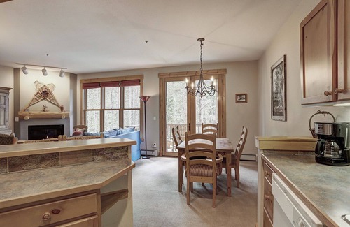 Keystone Condo | Stunning Mountain Views/Vaulted Ceilings/Hot Tub Access/Private Patio