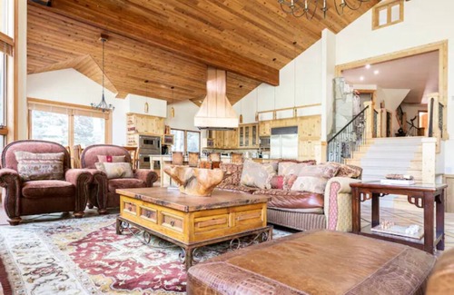 Highland Meadows House | Stunning mountainside home in West Vail