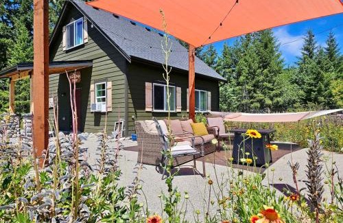 Eatonville House | Stunning Mt Rainier Views!tahoma Ridge Cottage
