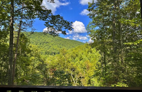 Sevierville Cabin | Stunning Mtn View Retreat w/Kids' Treehouse, Hot Tub, Video Wall & Pool Table.