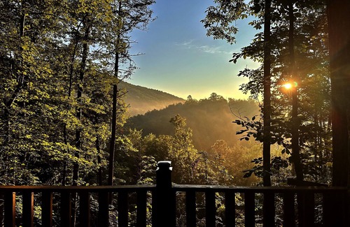 Sevierville Cabin | Stunning Mtn View Retreat w/Kids' Treehouse, Hot Tub, Video Wall & Pool Table.