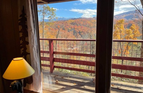 Gatlinburg Cabin | Stunning Mtn View, True Log Cabin, Romance Getaway, Rare Find