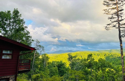Gatlinburg Cabin | Stunning Mtn View, True Log Cabin, Romance Getaway, Rare Find