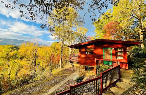 Gatlinburg Cabin | Stunning Mtn View, True Log Cabin, Romance Getaway, Rare Find