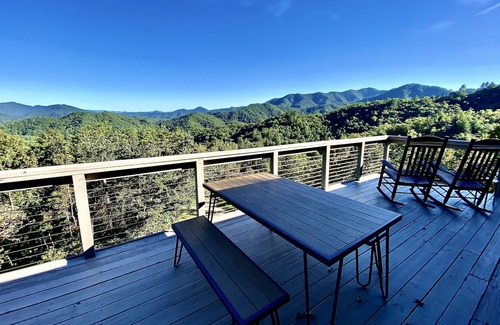 Bryson City Cabin | Stunning Mtn Views/Private/Sparkling Hot Tub/WI-FI