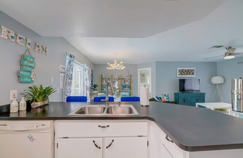 Spring Hill House | Stunning "Nature Coast"FL Salt-water Pool getaway