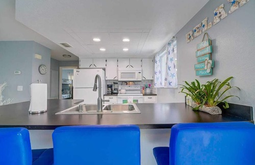 Spring Hill House | Stunning "Nature Coast"FL Salt-water Pool getaway