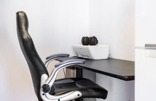 Parramatta Apartment | Stunning New 2 Bedrooms Apt Shopping & Parking