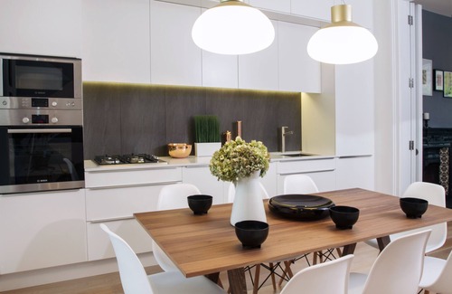 Queen's Park Apartment | STUNNING New 2BR 2BA Apartment 15min to Central
