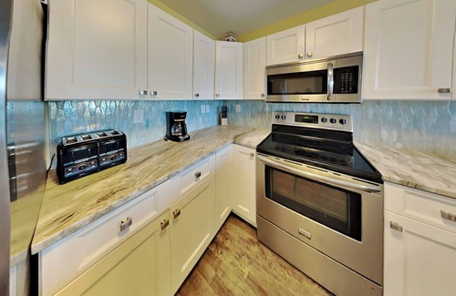 Put-in-Bay Condo | Stunning New Lakefront Condo with 4 BR & 3 BA - Waterfront - 12 max - CON 107