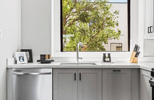 Fort Worth House | Stunning New Modern Magnolia Townhome- 2 bedrooms