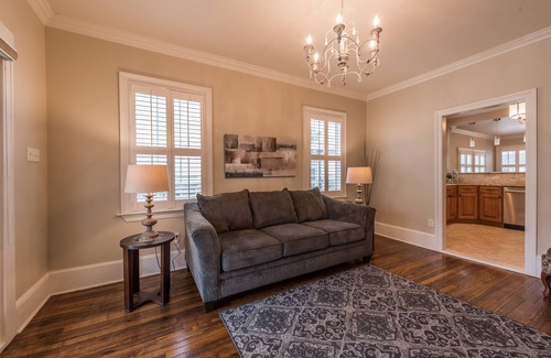 Arabi House | Stunning New Orleans Style Cottage Sleeps 6 with PRIVACY in SAFE Neighborhood