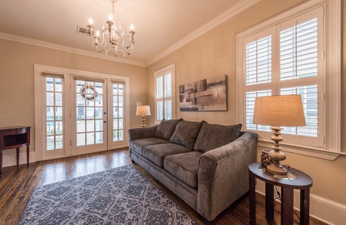 Arabi House | Stunning New Orleans Style Cottage Sleeps 6 with PRIVACY in SAFE Neighborhood
