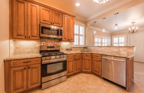 Arabi House | Stunning New Orleans Style Cottage Sleeps 6 with PRIVACY in SAFE Neighborhood