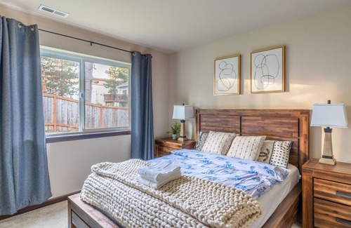 Mountlake Terrace House | Stunning Newly Build Home: Prime Location
