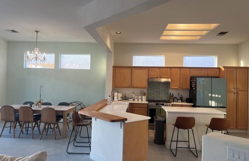 Desert Palms House | !STUNNING newly remodeled 2000 sqft, 4 bedroom 3 baths house!