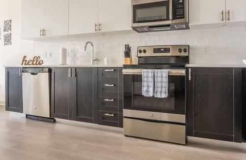 Downtown Louisville Apartment | Stunning Nulu 1BR CozySuites 02