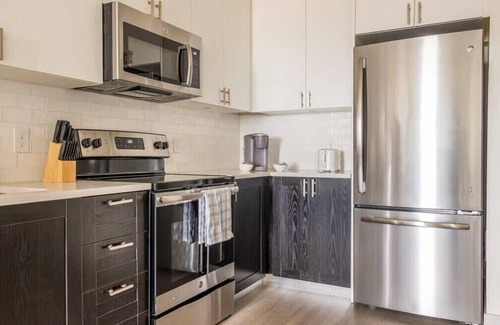 Downtown Louisville Apartment | Stunning Nulu 1BR CozySuites 02
