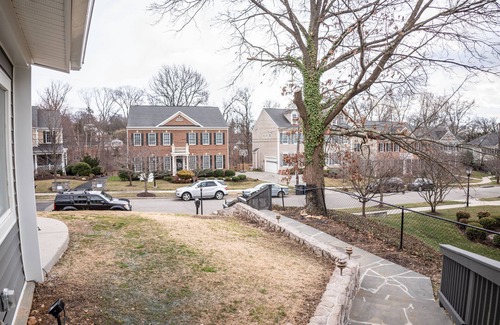 Seminary Hill House | Stunning Oasis - Attractions Nearby. Only 2 miles from Old Town