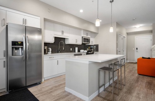 West Springs House | Stunning Oasis in West Springs - Near Downtown & COP