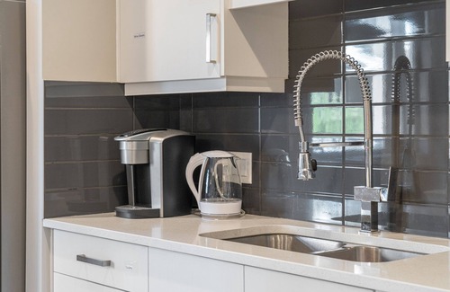 West Springs House | Stunning Oasis in West Springs - Near Downtown & COP