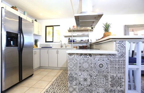 Coco Villa | Stunning ocean view villa. Walk to the beach .