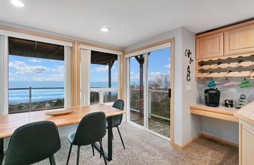 Rockaway Beach House | Stunning Ocean Views with Hot Tub