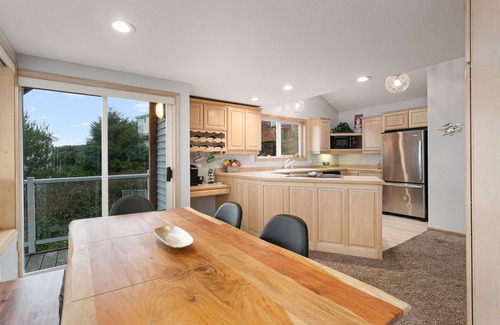 Rockaway Beach House | Stunning Ocean Views with Hot Tub