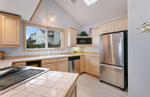 Rockaway Beach House | Stunning Ocean Views with Hot Tub