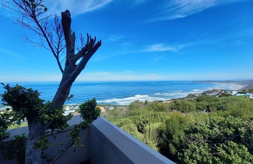 Brenton-on-Sea House | Stunning Ocean View Property 5 min from Beach