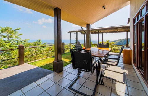 Jaco House | Stunning ocean view home with terrace, pool & full kitchen/WiFi !