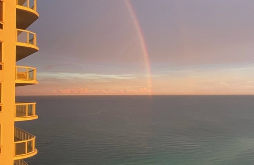 Mid Beach Condo | Stunning ocean view full service living on Miami Beach @ The Akoya