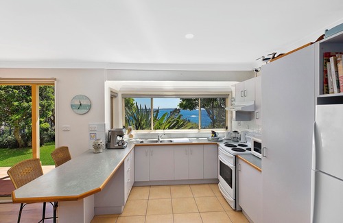 Noraville Apartment | Stunning Ocean Views